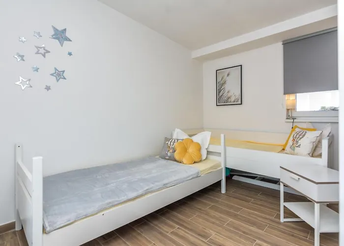Family Friendly House With A Swimming Pool - Torovi - - Pedinka, - 18732 Vakantiehuis