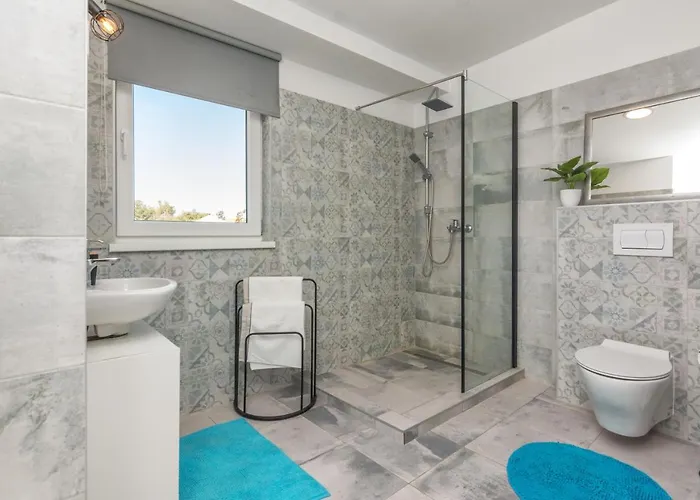 Vakantiehuis Family Friendly House With A Swimming Pool - Torovi - - Pedinka, - 18732 Vir