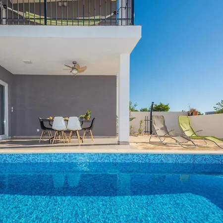 Family Friendly House With A Swimming Pool - Torovi - - Pedinka, - 18732 * 维尔