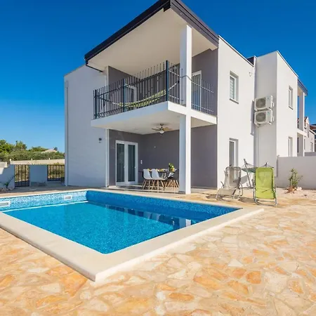 別荘 Family Friendly House With A Swimming Pool - Torovi - - Pedinka, - 18732 *