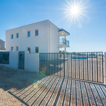 別荘 Family Friendly House With A Swimming Pool - Torovi - - Pedinka, - 18732 ヴィル