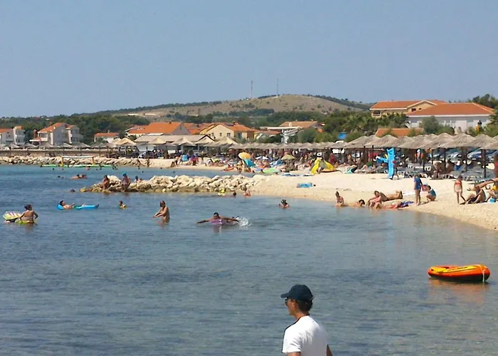 Family Friendly House With A Swimming Pool - Torovi - - Pedinka, - 18732 بيت للعطل