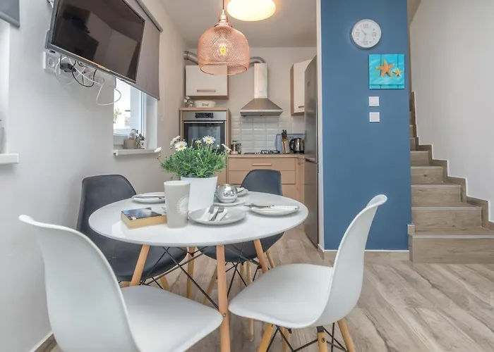 Family Friendly House With A Swimming Pool - Torovi - - Pedinka, - 18732 بيت للعطل